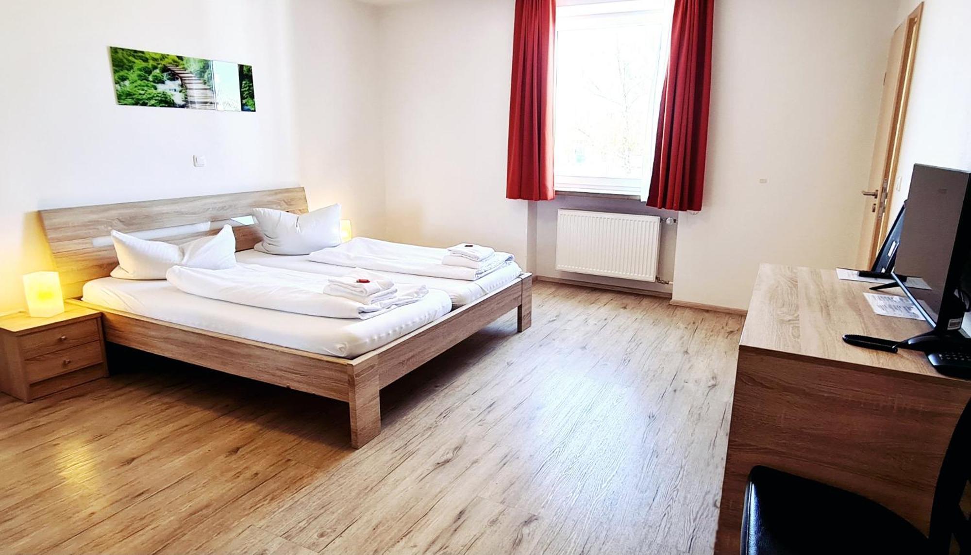 Hotel Krone Koenigsbrunn Luaran gambar