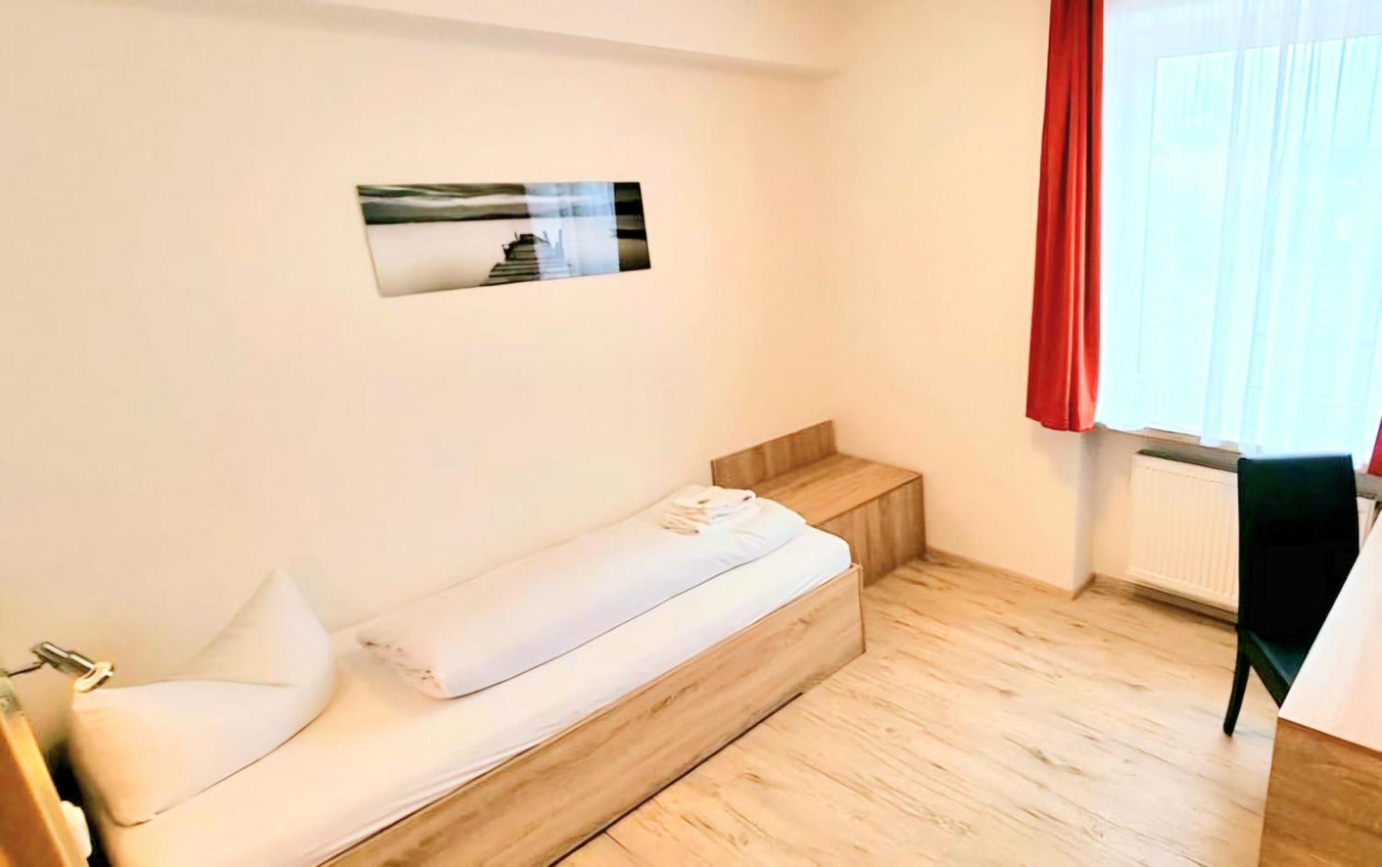 Hotel Krone Koenigsbrunn Luaran gambar