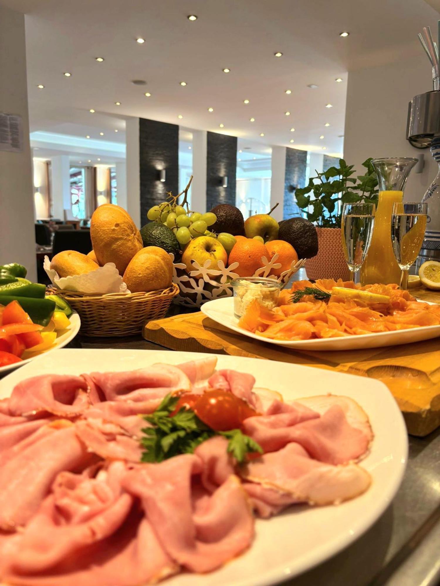 Hotel Krone Koenigsbrunn Luaran gambar