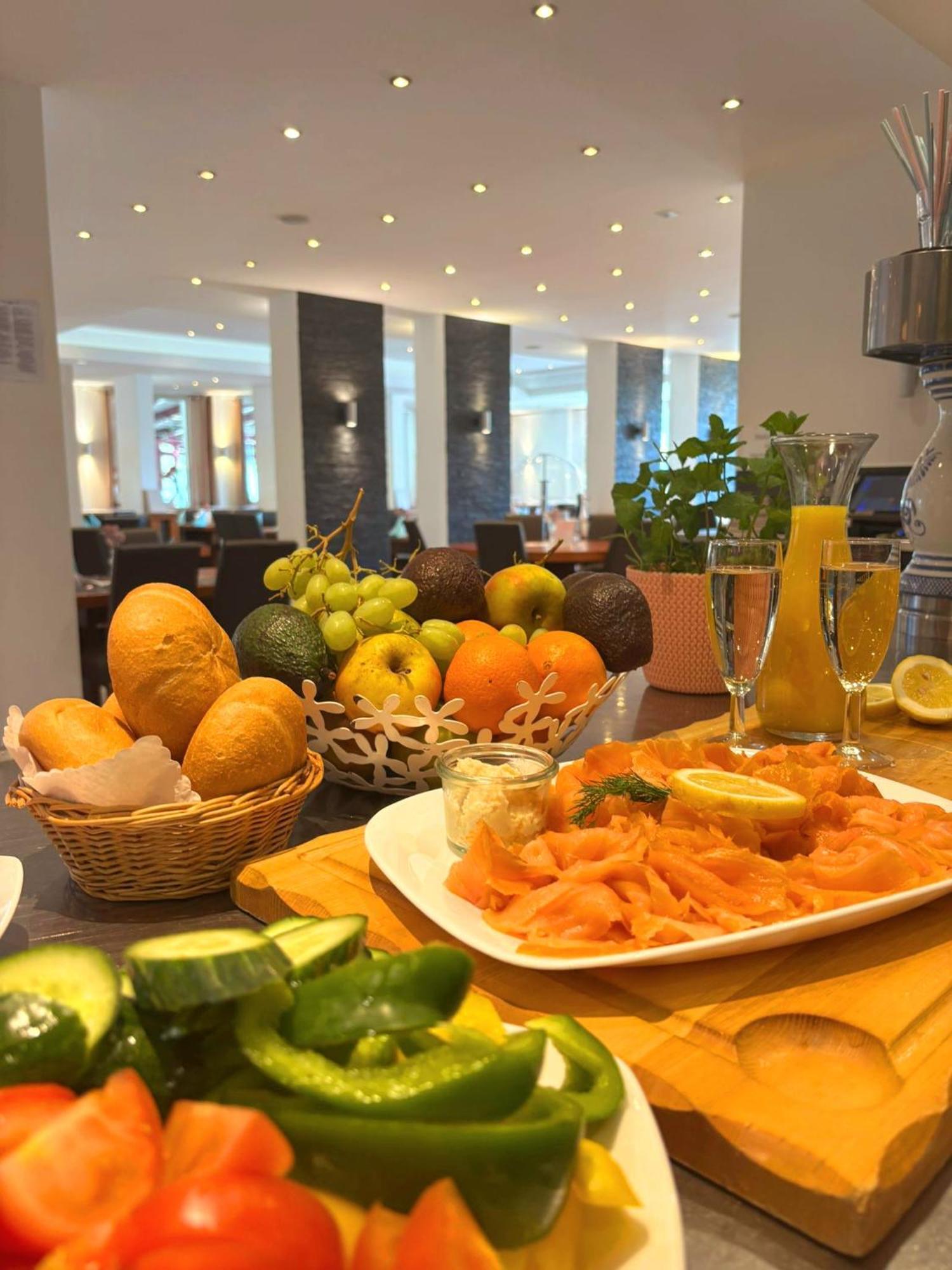 Hotel Krone Koenigsbrunn Luaran gambar